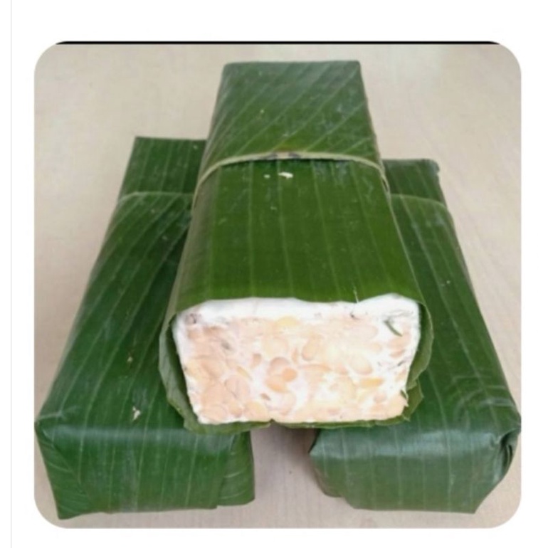 

Tempe ukuran 500 gram bungkus daun dan plastik