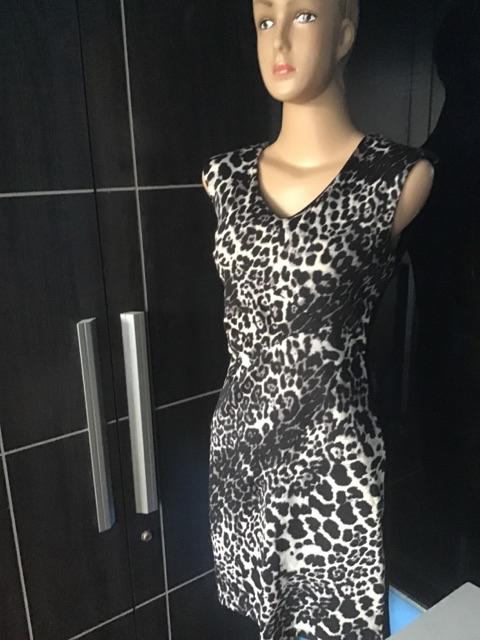 Manekin Gamis Torso Cewek Dan Kaki Besi Via Jne Trucking