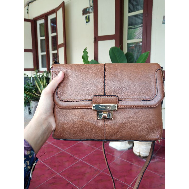 Preloved tas coklat kulit Sling Bag Calvin Klein