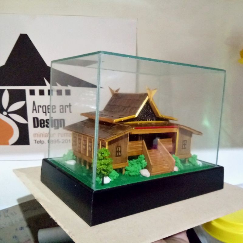 Miniatur Rumah Adat kepulauan Riau