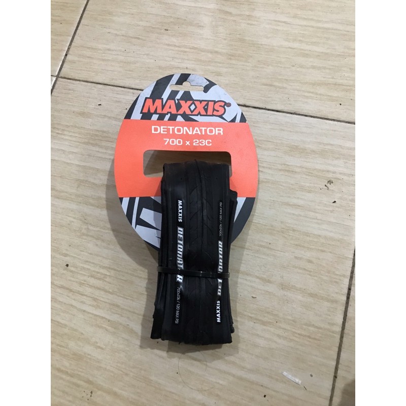 Ban luar maxxis detonator 700x23c