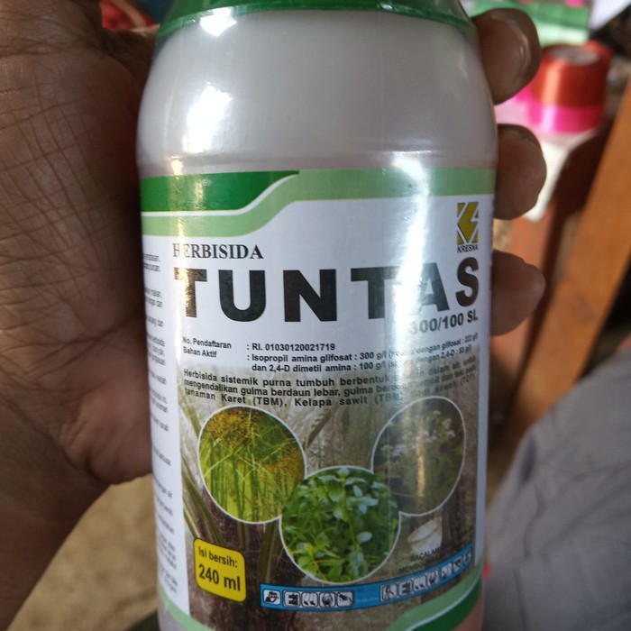 Obat Pembasmi Rumput / Herbisida Tuntas Kemasan 240 ml