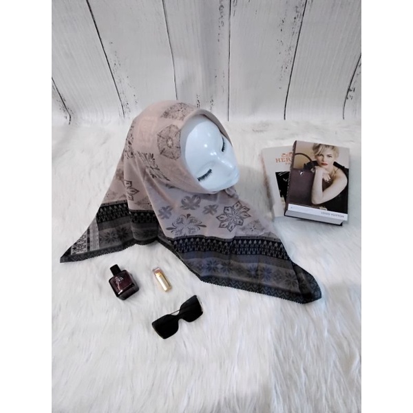 Kerudung Voal/ kerudung hijab motif Deenay kw/ Kerudung hijab polos/ Kerudung hijab bahan halus adem