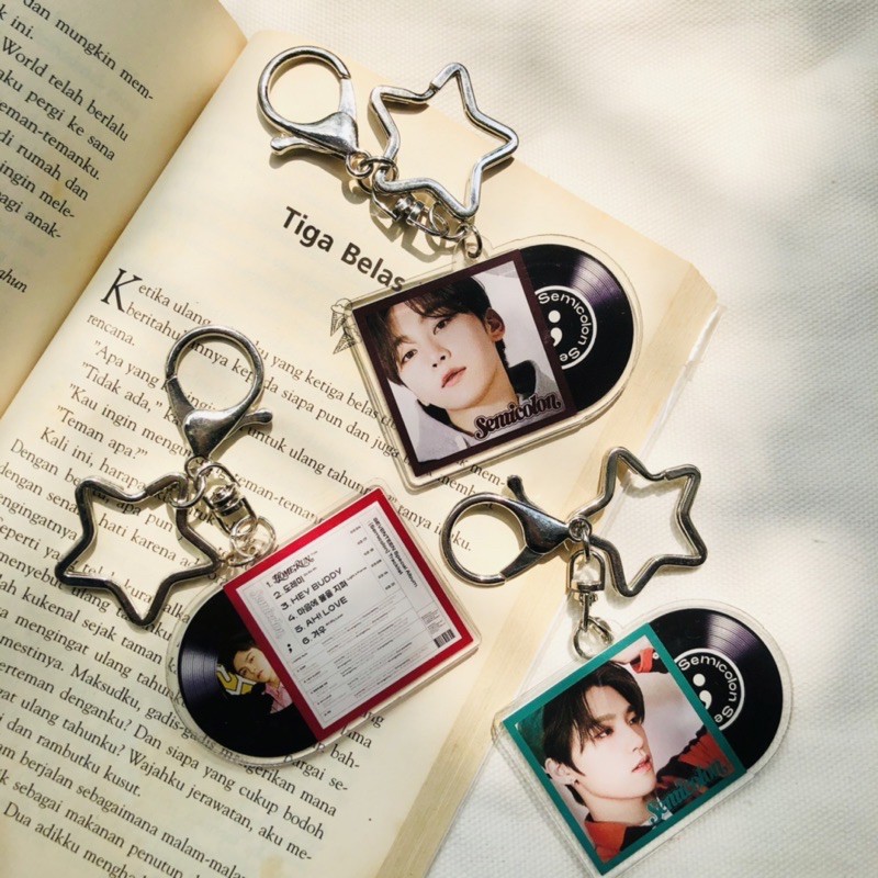 SEVENTEEN Semicolon Vinyl Keyring