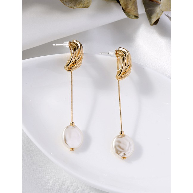 LRC Anting Tusuk Fashion Gold Geometric Alloy Artificial pearl D37722