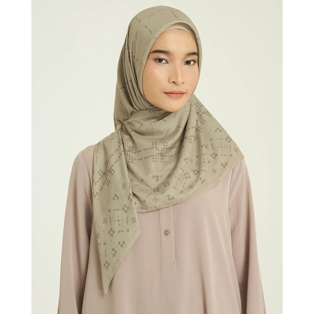 Scarf Monogram 04 / Riamiranda /  Monogram Series