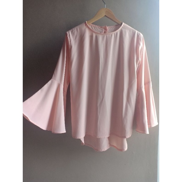 Preloved unbrand top blouse peach allsize fit to L bukan wearingklamby riamiranda haideeorlin