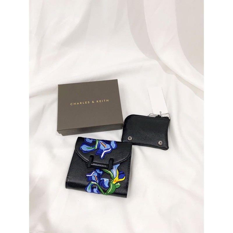 Charles & Keith x van gogh embroidery short wallet