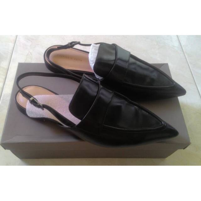 Preloved Sandal Charles and Keith