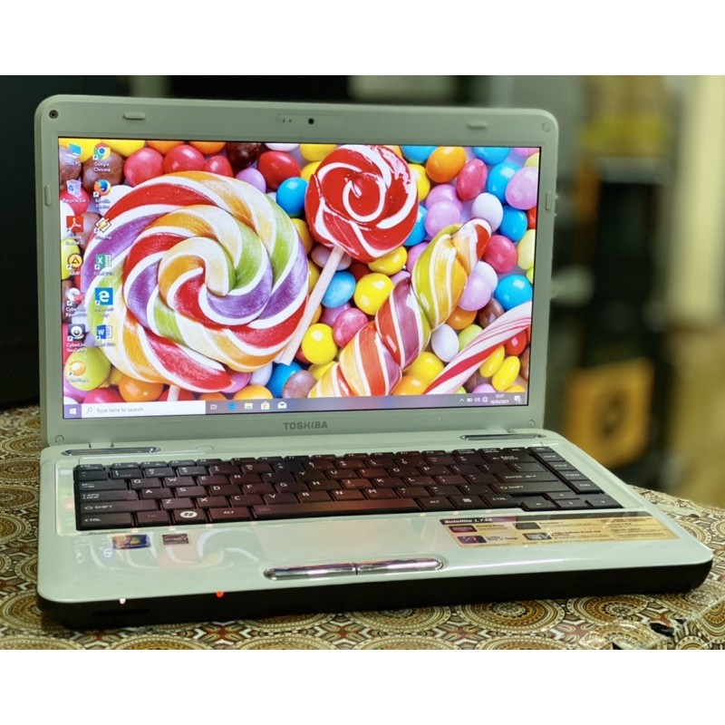 Laptop Toshiba Satellite L745 White Core i3 Gen1 Layar 14inch Second