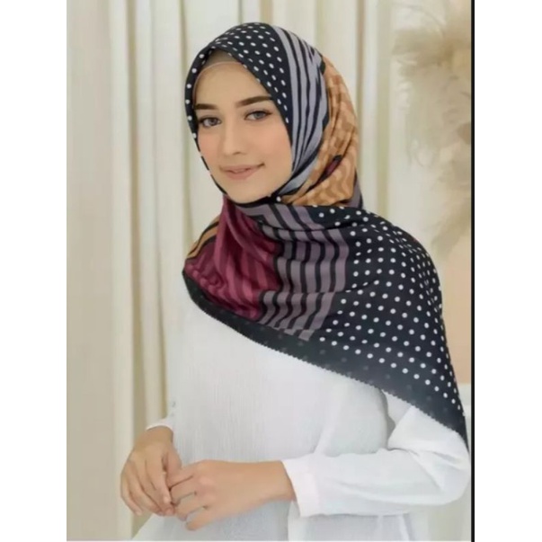 HIJAB SEGI EMPAT DEENAY  MOTIF MY LADY POLKADOT