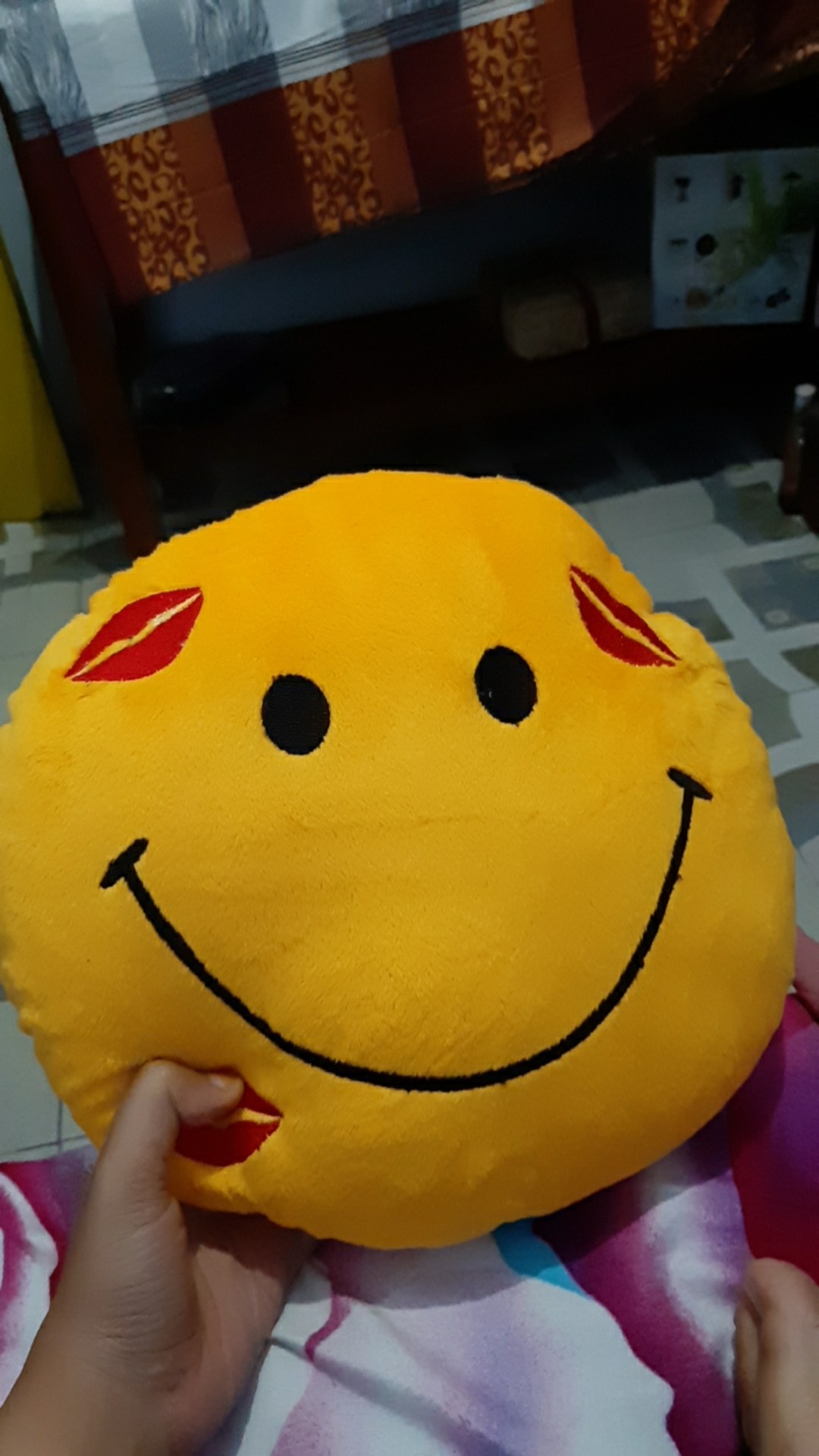 Bantal Smile Kotak / Bulat Emoticon + Gantungan / Bantal Cute / Bantal Kotak