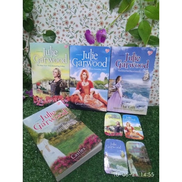 The Lion's Lady, Guardian Angel, The Gift, Castles Seri Crown's Spies by Julie Garwood