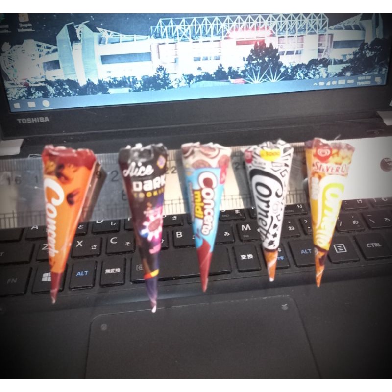 Tempelan kulkas miniatur es krim