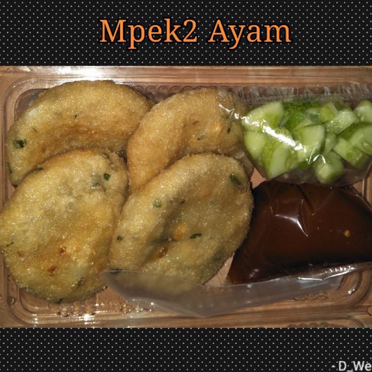 

empek-empek Palembang Wong Kito Galo isi Ayam
