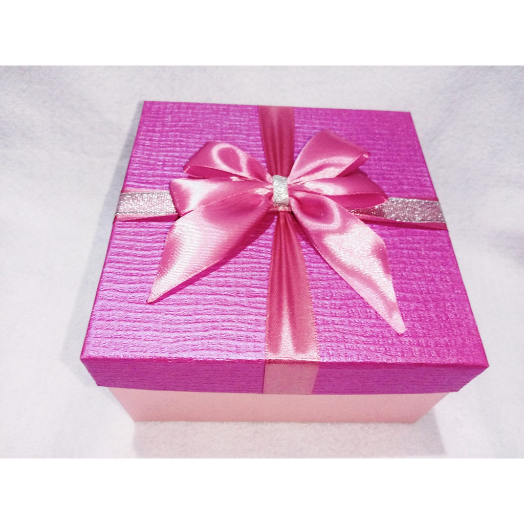 

Kotak kado / Gift box cover fancy paper classic kombinasi uk 15 x 15 x 8 cm