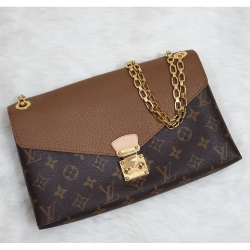 tas LV saint placide monogram with grained leather