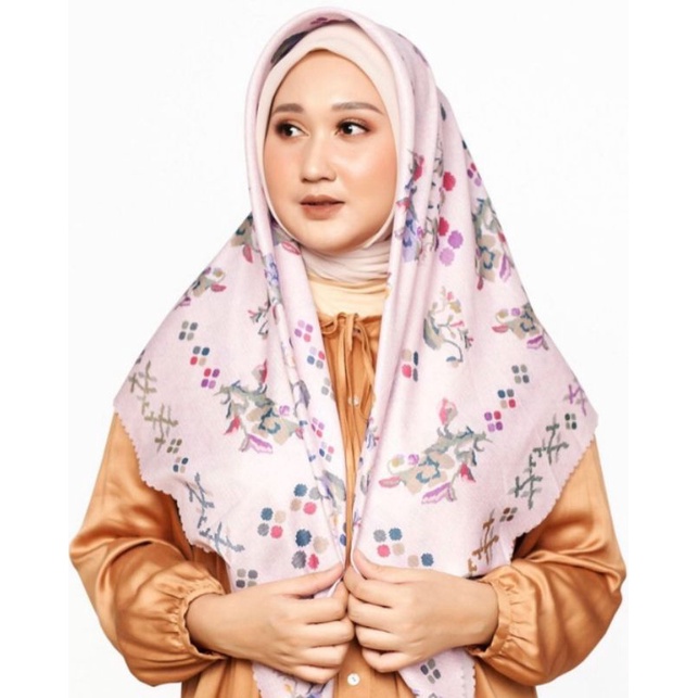 PRELOVED DIAN PELANGI X RADWAH SCARF