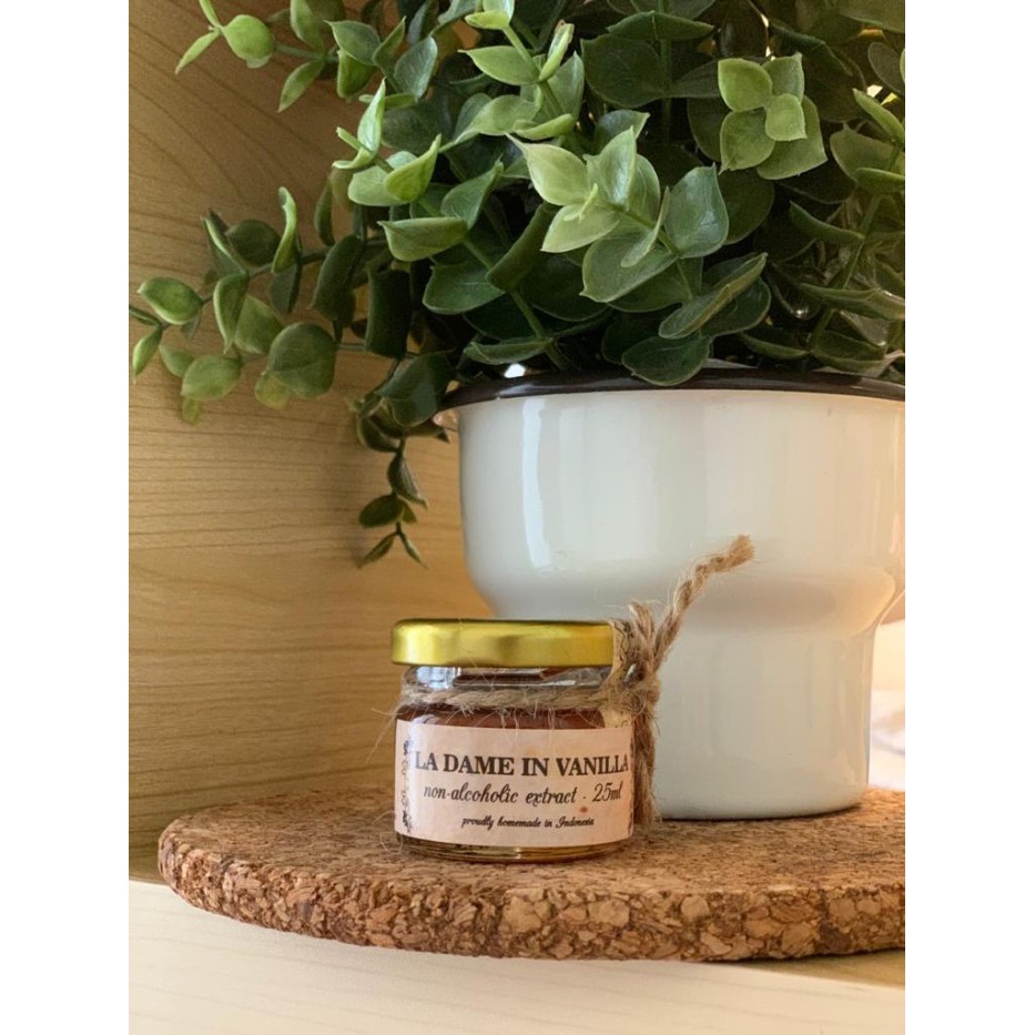 

Vanilla Extract LA DAME 25 Ml Vanila Vanily Vanili Vanilly HALAL MUI