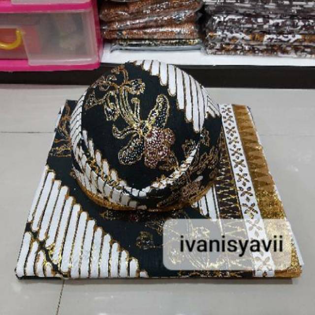 Set Jarik + Blangkon Pengantin Prodo, Motif Lereng Kembang