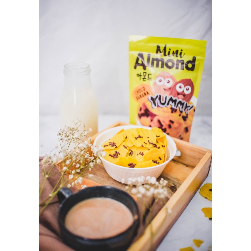 

MINI ALMOND CHOCO BANANA Netto 150gr - CEMILAN ENAK-OLEH-OLEH TERKENAL KHAS INDONESIA
