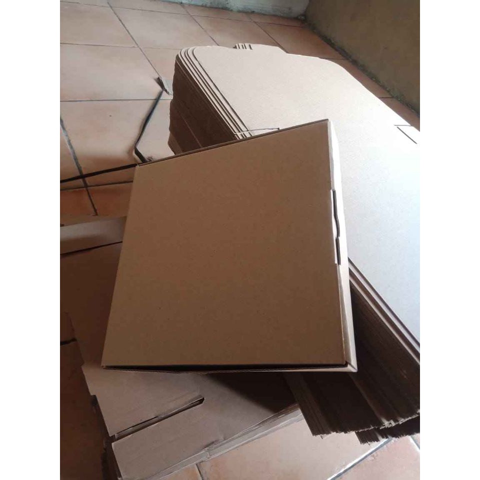 

kardus Pizza Uk. 20x20x8 (min order 50pcs)
