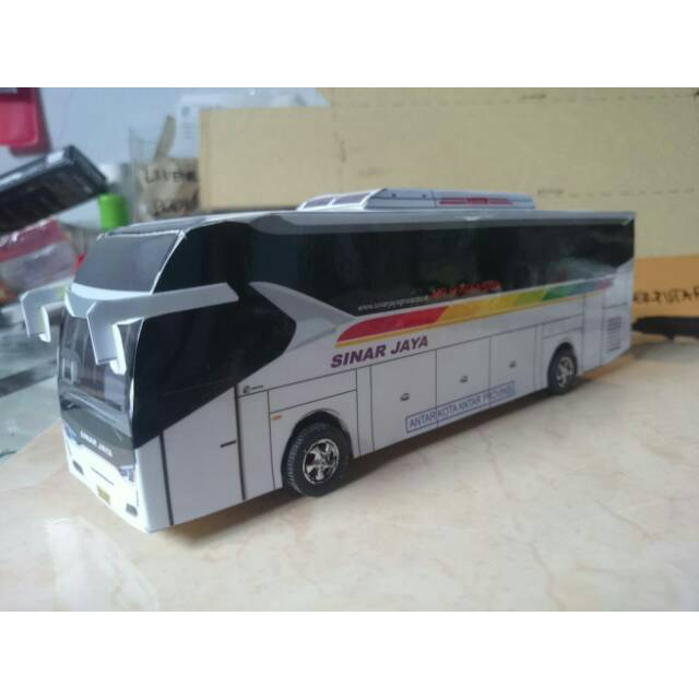 Miniatur Bus Mainan