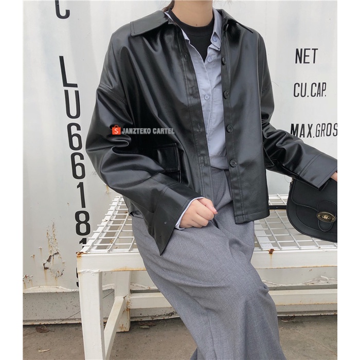 JNK x HOLY - Jaket Wanita Oversize Synthetic Leather Jacket Chic Retro Spring Big Size Cewek Perempuan Semi Formal Kerah Kemeja Tangan Panjang Saku Pocket Korea Style KPOP Klovers Oversized Besar Casual Acara Pesta Jalan Jalan Nongkrong OOTD Model Terbaru