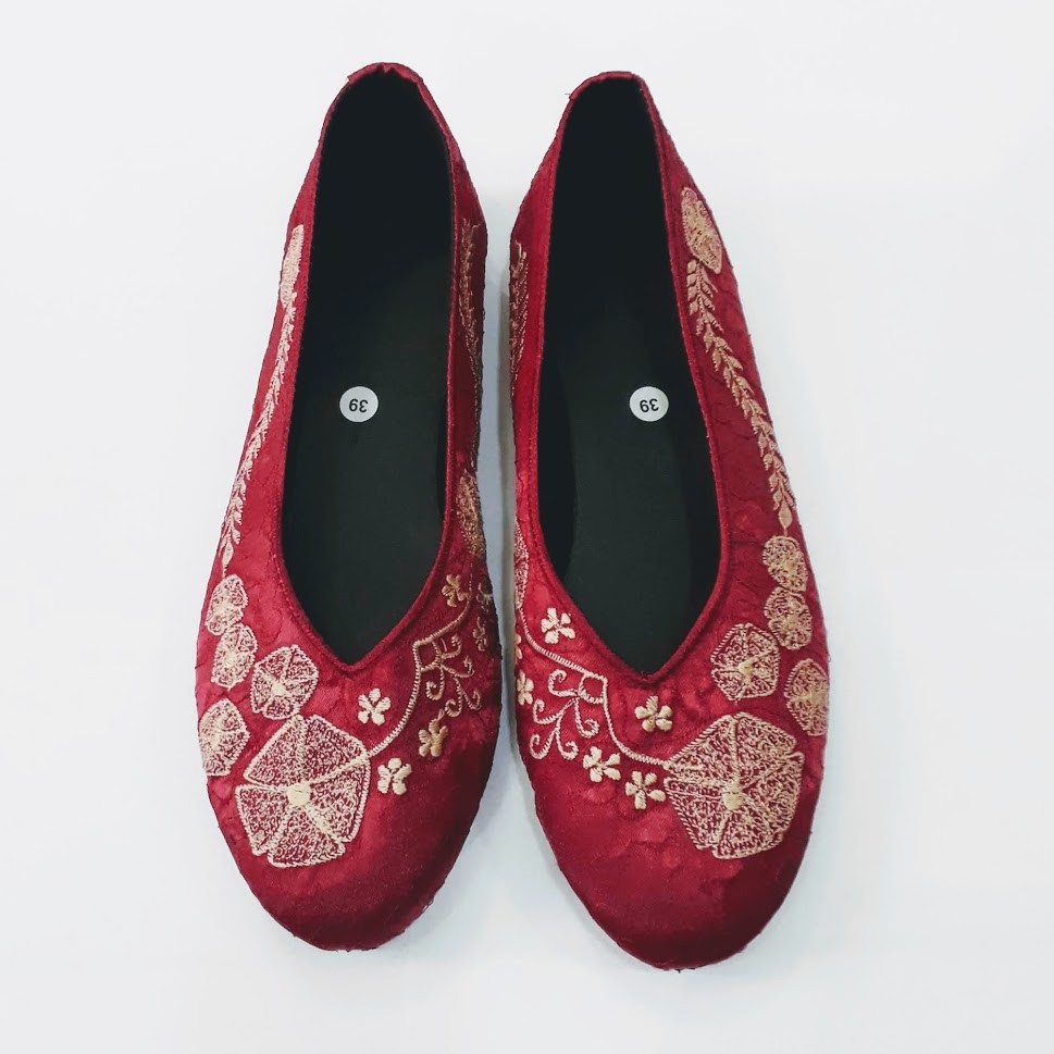 etnik fashion sepatu wanita flat slip on bordir mawar merah