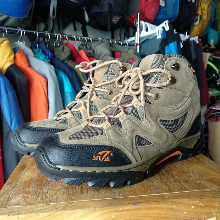 Sepatu Gunung Outdoor SNTA