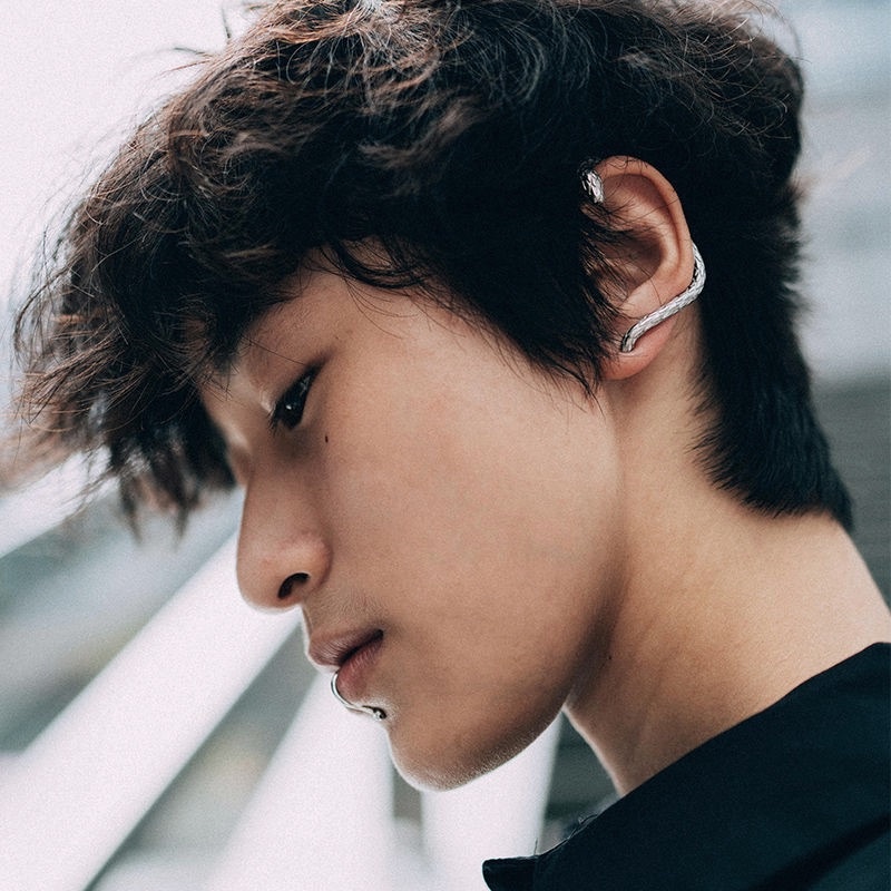 Anting Klip Bentuk Ular Warna Silver Gaya Punk Hip-Hop Retro Minimalis Vintage Untuk Wanita