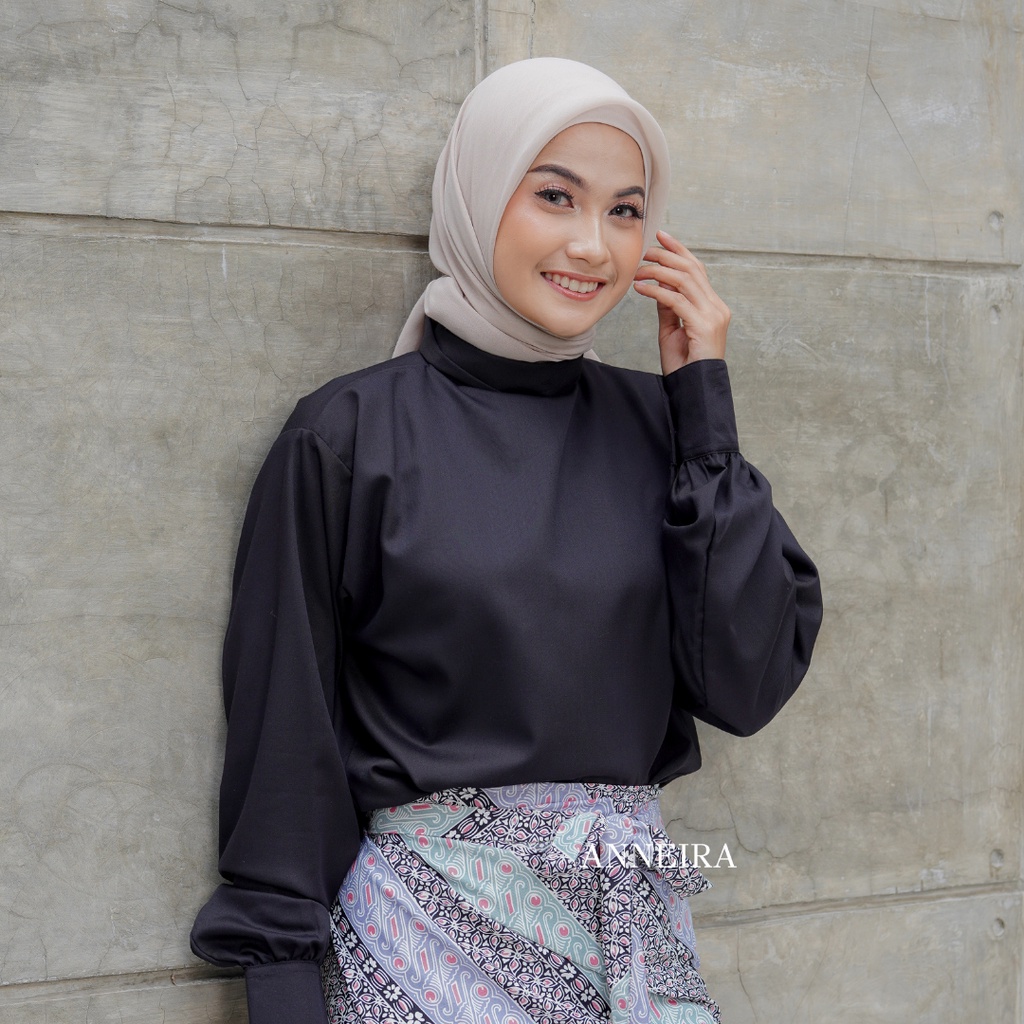 NYLA HIGH NECK BLOUSE