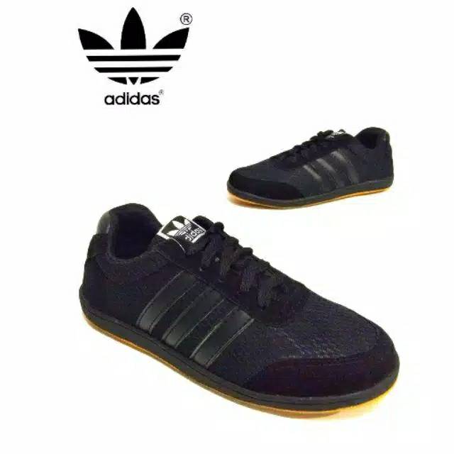 SEPATU SEKOLAH PRIA HITAM POLOS ADIDAS
