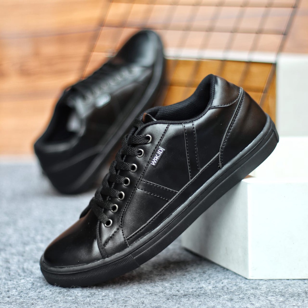 MOGU Sneakers Kasual Hitam Trendy Original Simple Footwear Kulit Sintetik Anti Slip