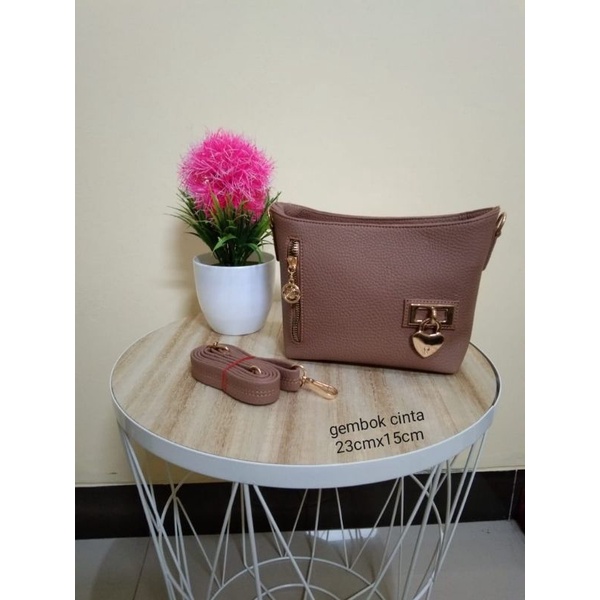 Tas selempang gembok cinta