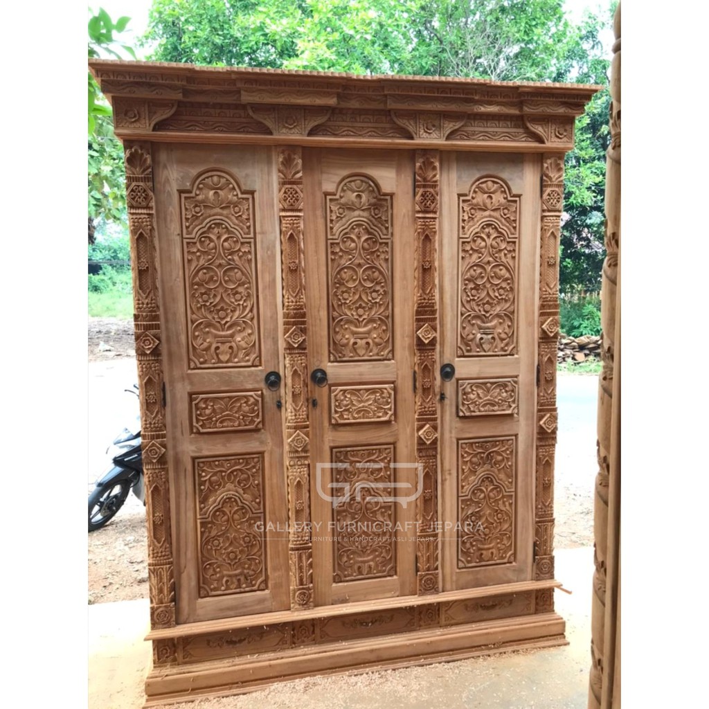 Lemari Jati Gebyok 3 Pintu Finishing Natural Doff