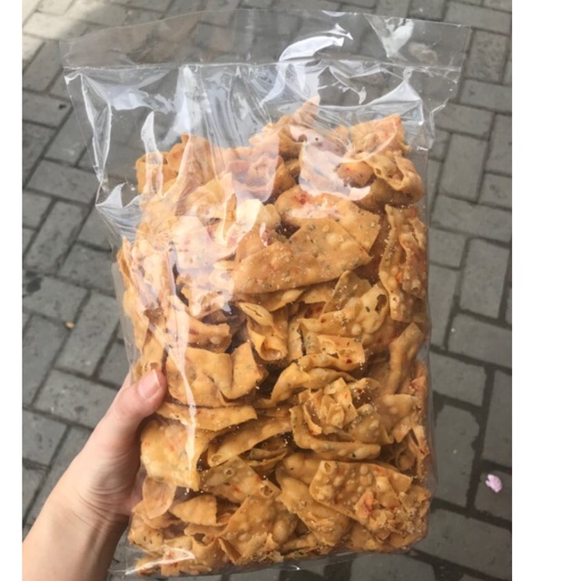 

KUE BAWANG PETAK PEDAS RENYAH 500 GRAM KERIPIK BAWANG KERUPUK BAWANG KUE BAWANG SAYUR PEDAS SNACKY MEDAN OLEH-OLEH KHAS MEDAN CEMILAN MEDAN