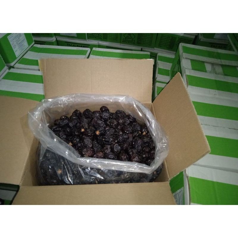 

kurma ajwa madinah taj al nakhiel premium 1kg