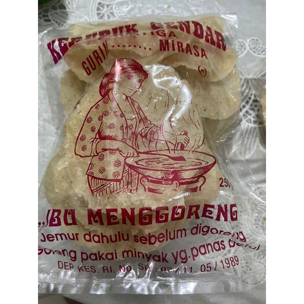 

Kerupuk Gendar Salatiga Cap Ibu Menggoreng