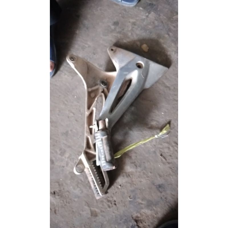 pangkon postep pijakan kaki belakang supra fit new