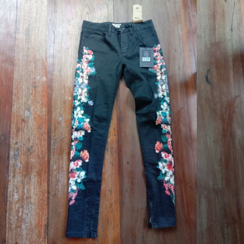 CELANA INSIGHT DENIM COLLECTION