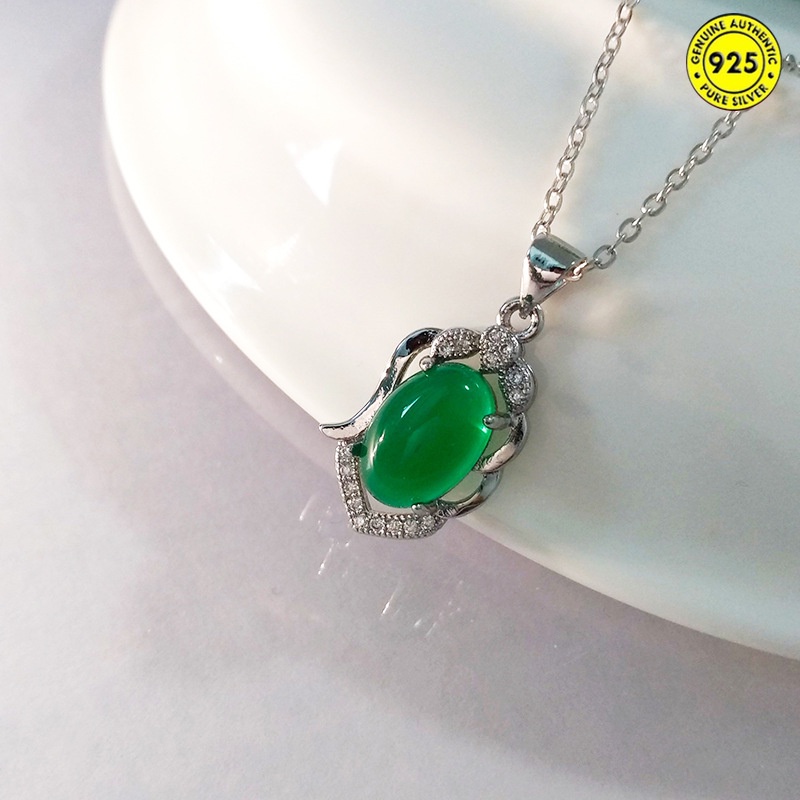 Vintage Green Chalcedony Pendant Full Diamond Hollow Emerald Necklace Drop-Shaped Green Crystal Necklace