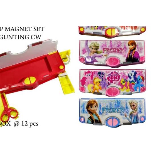 

Tempat pensil tombol,ada gunting,ada solasi,ada penghapus dan serutan