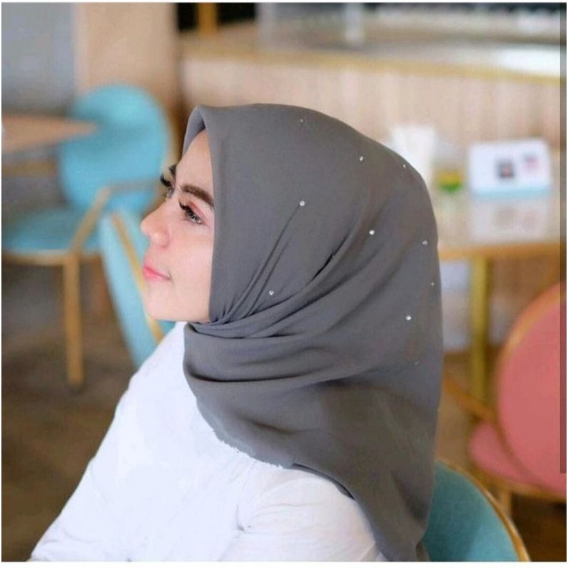 HIJAB SEGIEMPAT SWAROVSKI/BELLA SQUARE PAYET MUTIARA POLLICATTON