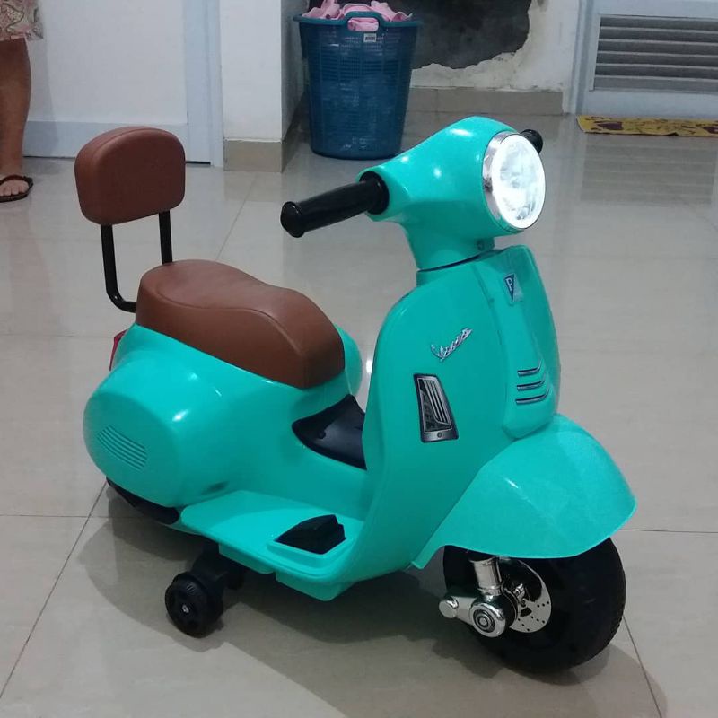 Jual (SEWA Jogja) Mainan Motor Aki VESPA warna hijau toska (TIDAK JUAL
