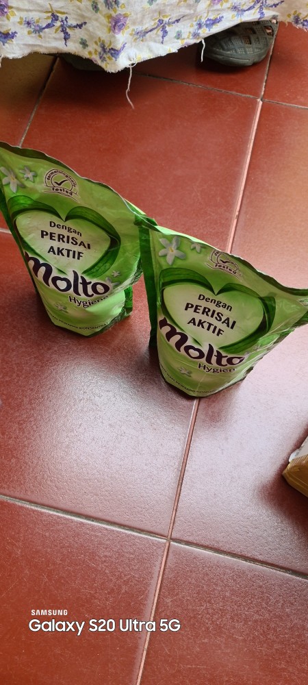 Molto Hygene Perisai Aktif Pelembut Dan Pewangi 720ml