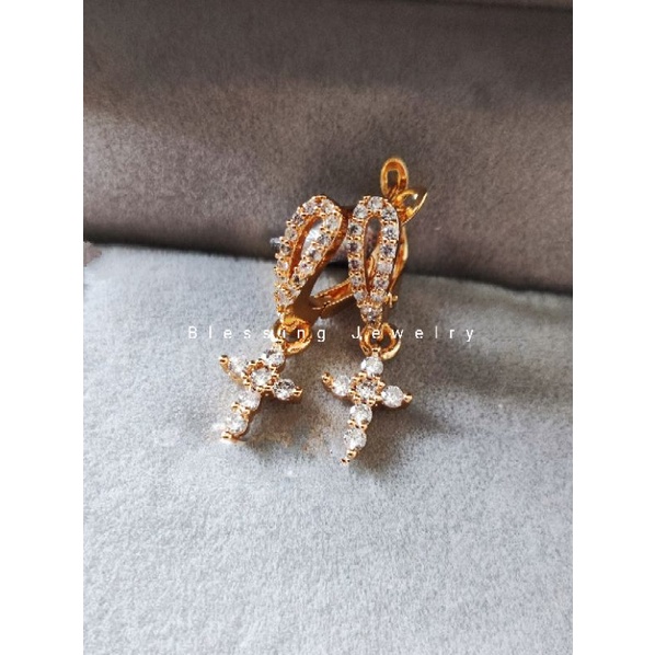 Anting Tusuk Jurai Salib Emas Xuping