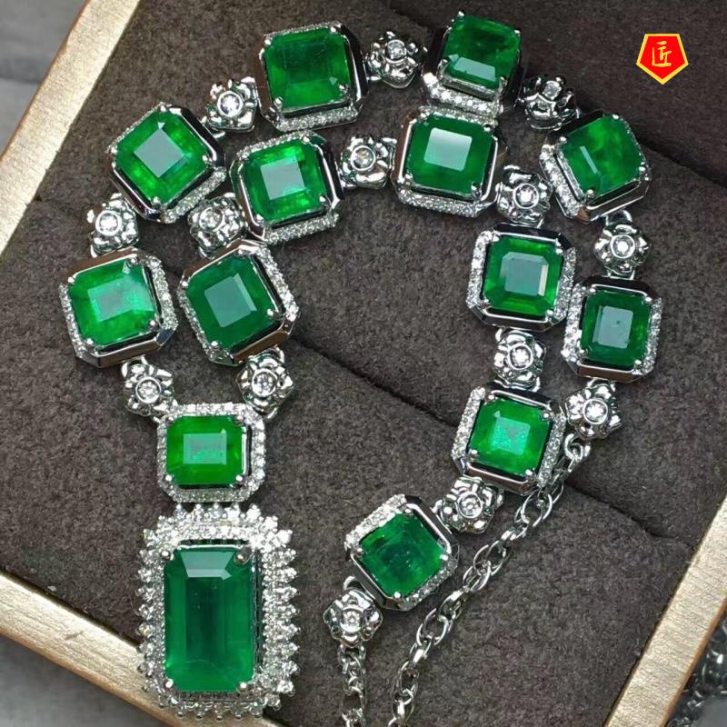 [Ready Stock]Luxury Square Emerald Pendant Necklace Elegant Fashion