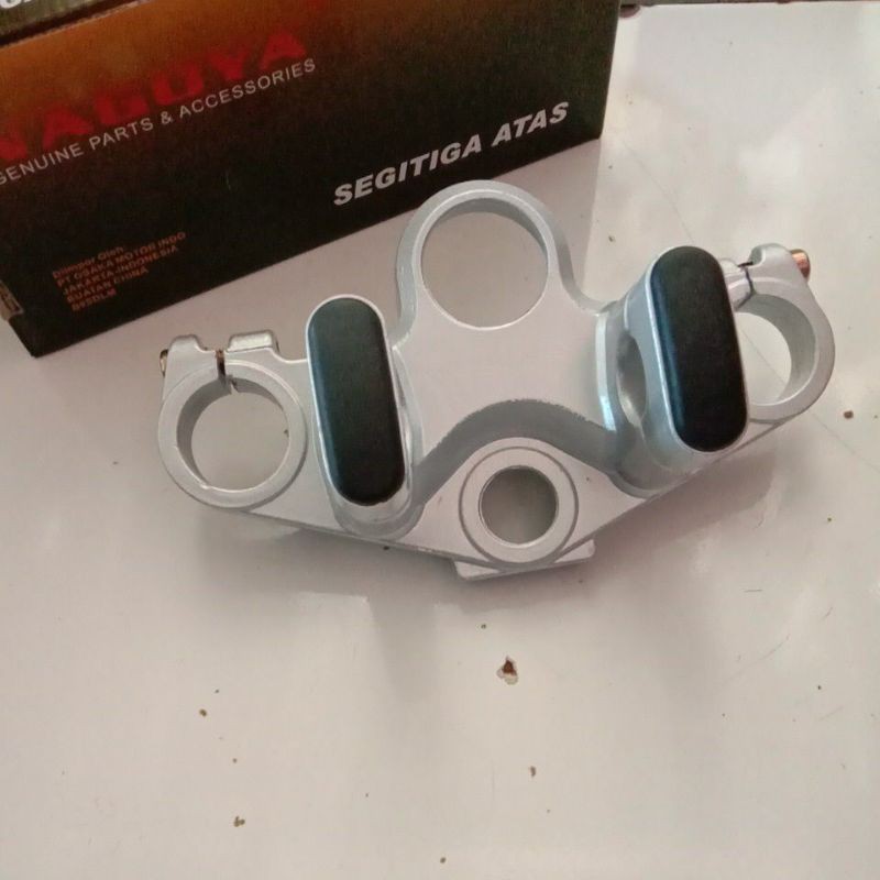 SEGITIGA ATAS DUDUKAN STANG YAMAHA VIXION OLD NEW LAMA T TEBAL