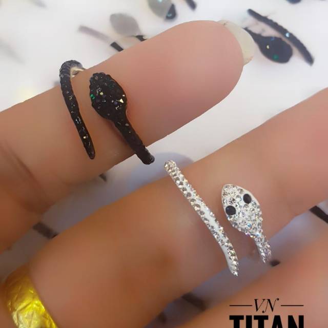 Titanium cincin ular 2103